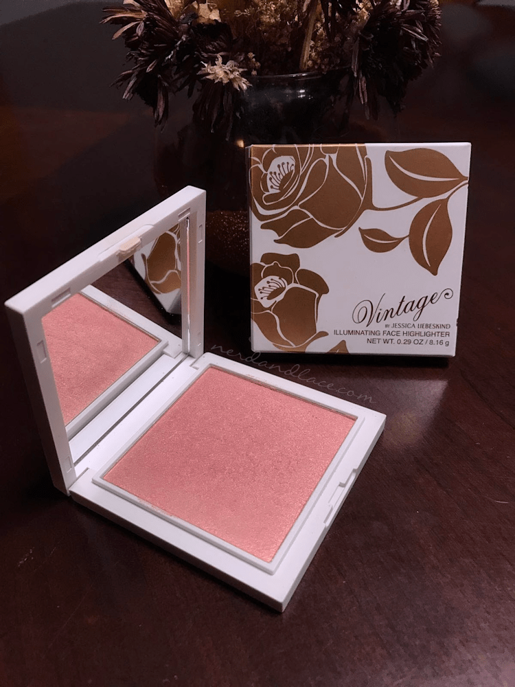 vintage-by-jessica-liebeskind-illuminating-face-highlighter-1