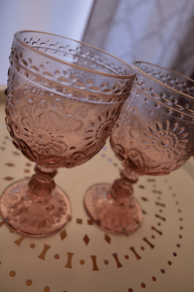 pink-wine-glasses